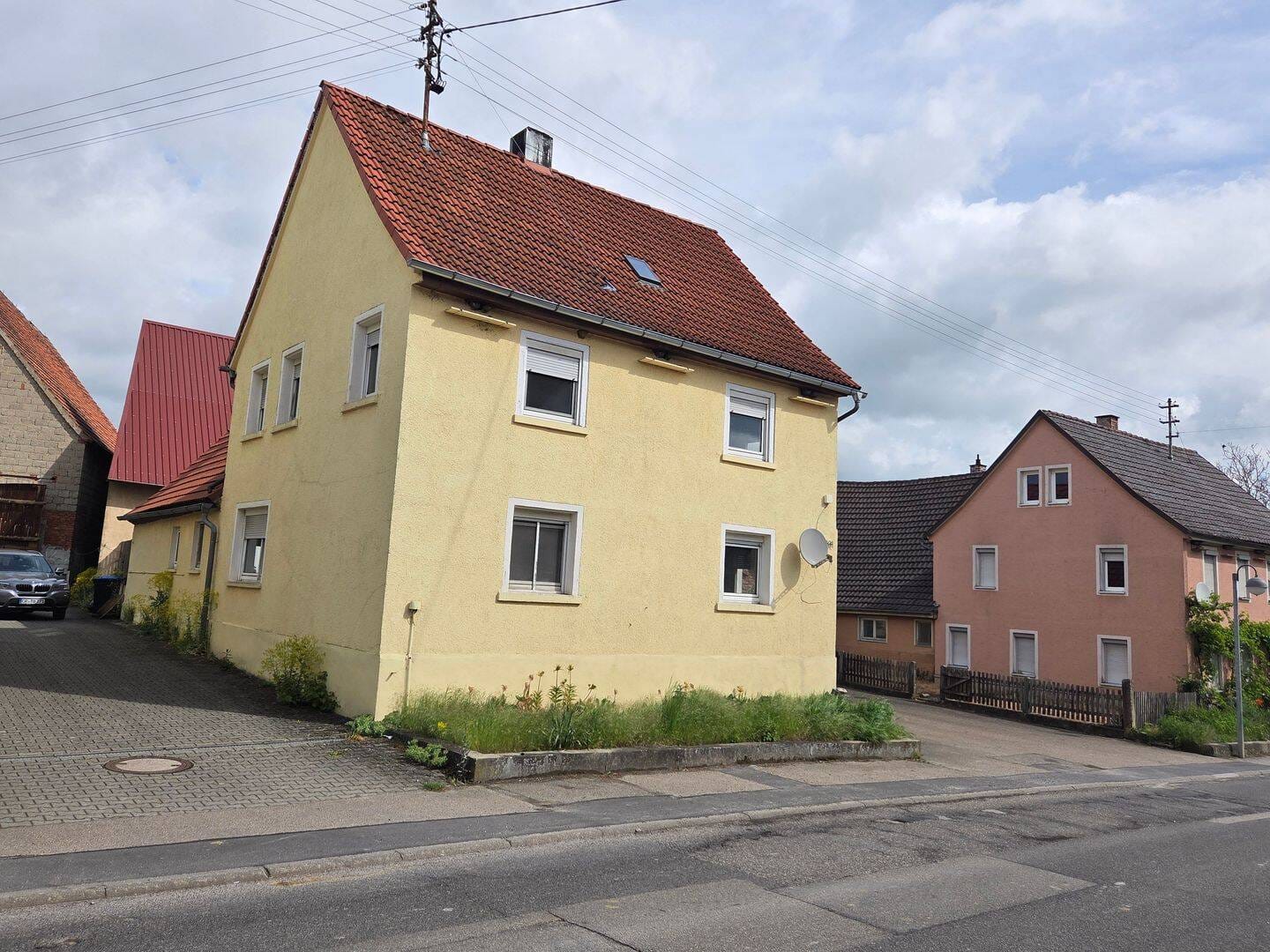 Immobilie in Wallhausen - Ländliches Anwesen mit Stall, Stadel und großem Garten - ideal für Tierhalter & Handwerker - Bild 1