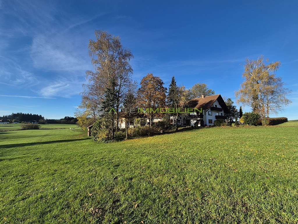 Immobilie in Argenbühl - Seltene Gelegenheit: Bauernhof in Alleinlage mit großem Grundstück im Allgäu zu verkaufen - Bild 0