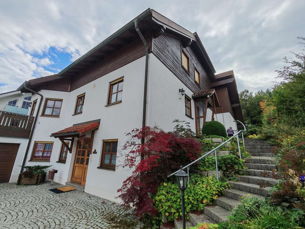 Immobilie in Münchberg - Einfamilienhaus mit Einliegerwohnung und Büroflächen - Bild 1