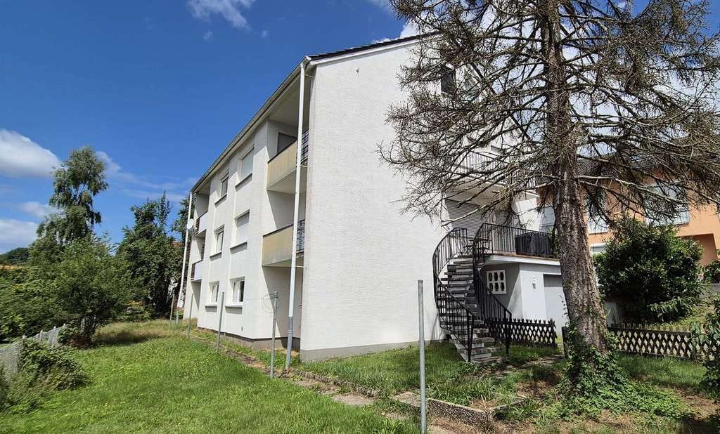 Immobilie in Queidersbach - Ab September, ruhig und doch in Zentrumsnähe gelegene DHH mit Garage - Bild 2