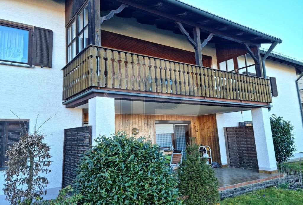 Immobilie in Vilshofen an der Donau - WALMDACH BUNGALOW
 MIT ELW UND HERRLICHER AUSSICHT  
NUTZBAR ALS ZWEIFAMILIENHAUS 
 - Bild 1