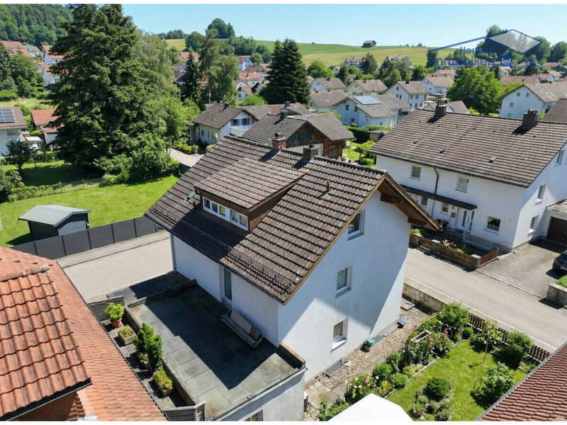 Immobilie in Marktoberdorf - 7% Rendite möglich! Nur 2.181 € pro m2: Renoviertes MFH mit Dachterrasse - 3 Einheiten möglich - Bild 0