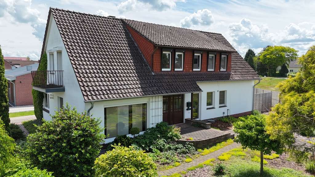 Immobilie in Müden (Aller) - Großes, renoviertes Wohnhaus auf schönem, gepflegtem Grundstück - Bild 0