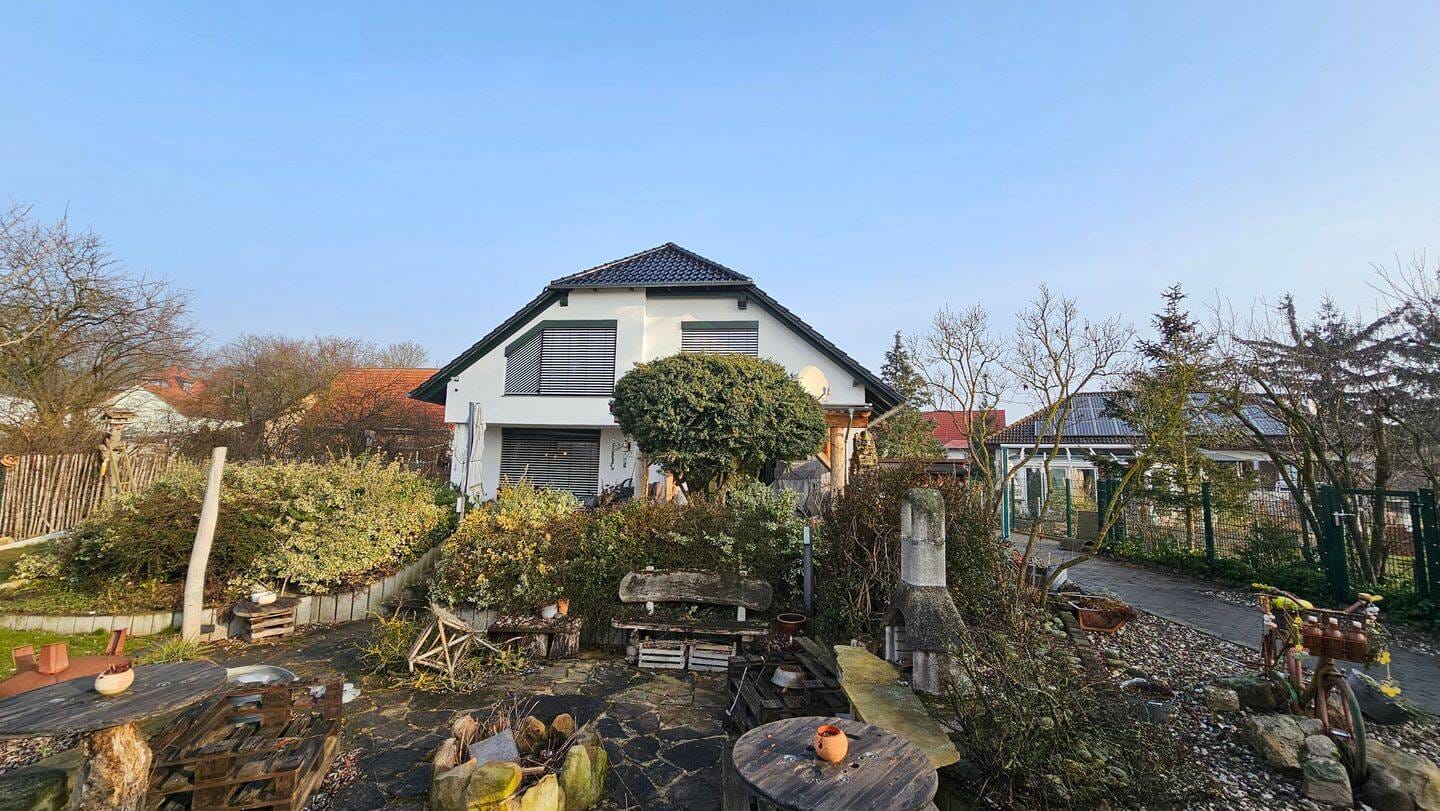 Immobilie in Sangerhausen - sehr hochwertiges, großes Wohnhaus mit viele Nebengelass - Bild 0