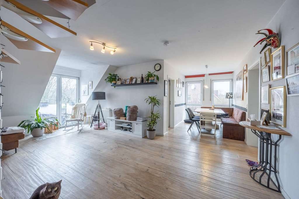 Immobilie in Hatten - Hatten – Sandkrug | 3-Zimmer-Dachgeschosswohnung mit Stellplatz, Keller & ausgebautem Dachboden! - Bild 1