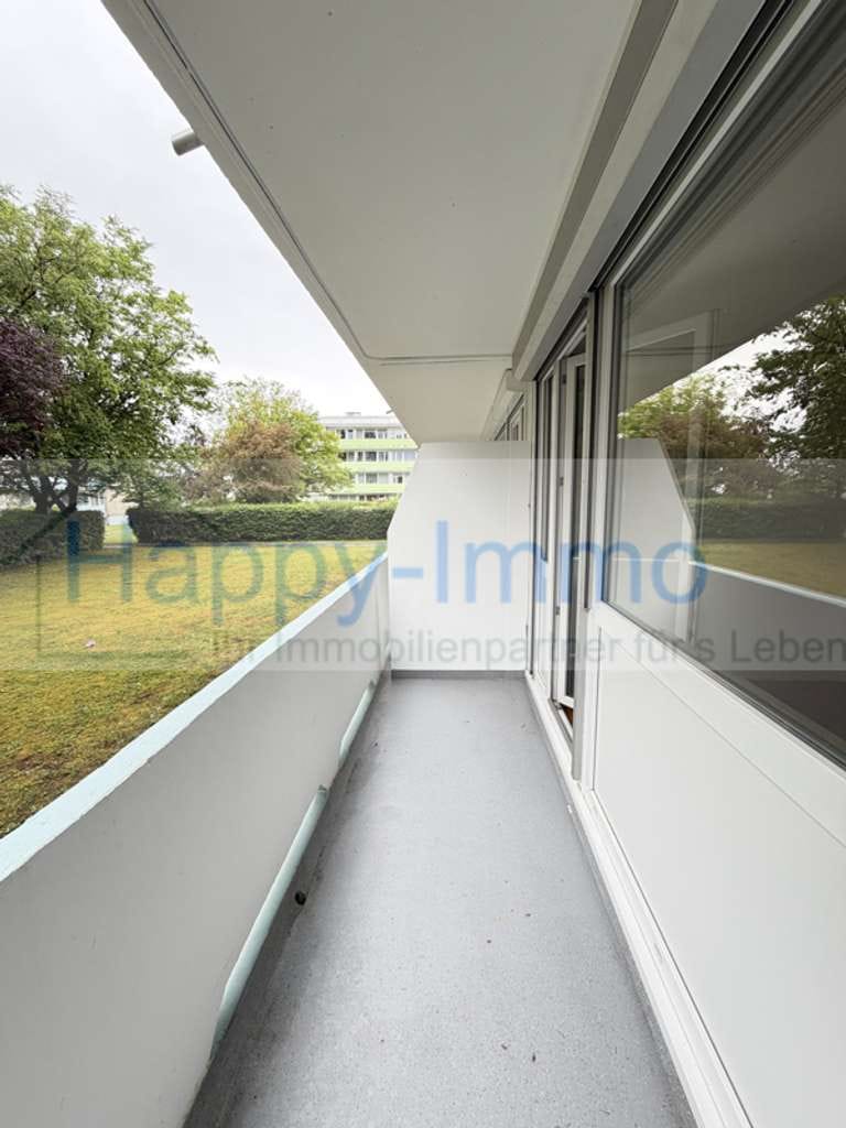 Immobilie in Haar - bezugsfreie, renovierungsbedürftige 2 Zimmerwohnung im Hochparterre in Haar nebst TG Einzelplatz - Bild 0