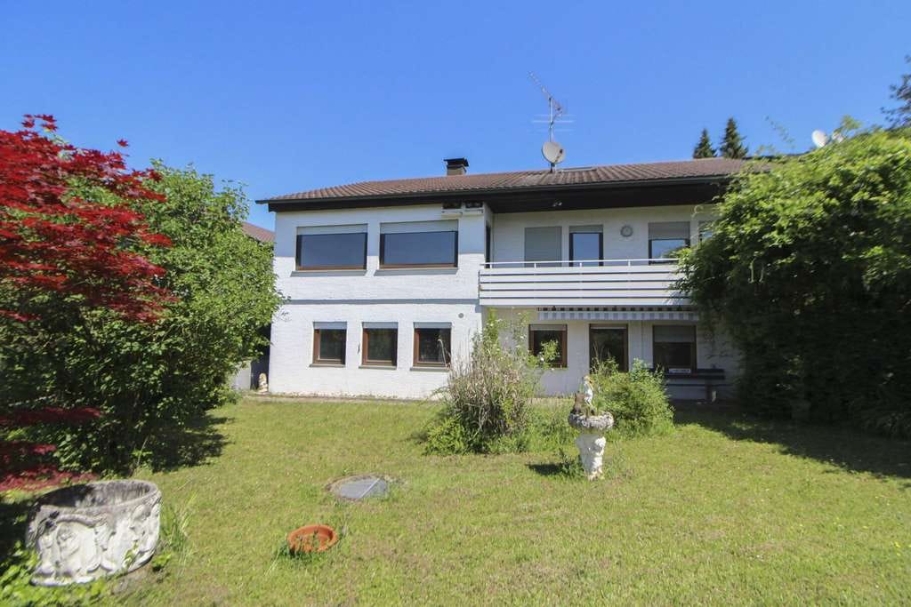 Immobilie in Illingen - Freistehendes Einfamilienhaus mit ELW, großem Garten und 3 Garagen auf 1.443 m² Grundstück - Bild 0
