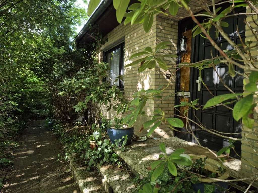 Immobilie in Verden (Aller) - Verden-Walle - Bungalow mit Garage, Vollkeller, auf 944 m² großen Waldgrundstück  - Bild 2