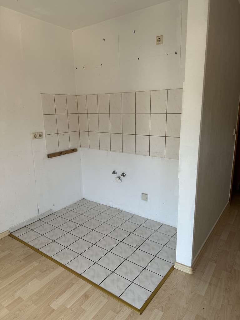 Immobilie in Plötzkau - Kapitalanleger oder Selbstnutzer?! 1 Raum-ETWim Obergeschoss mit Balkon & Garage - Bild 4