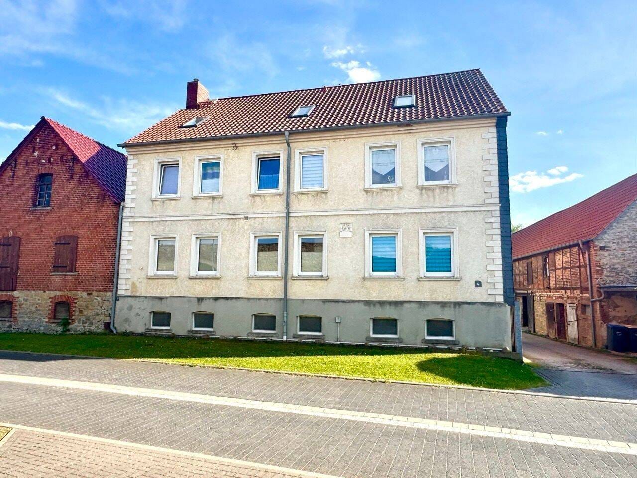 Immobilie in Ingersleben - attraktives Mehrfamilienhaus in Ostingersleben - großzügiges Grundstück, umfassend saniert - Bild 0