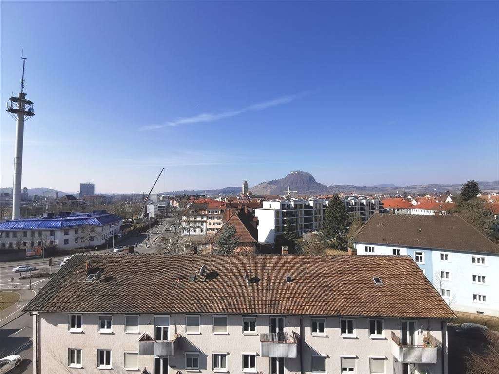 Immobilie in Singen (Hohentwiel) - Stadtnahe Wohnung mit Garage und Aufzug. - sofortiger Selbstbezug. - Bild 2