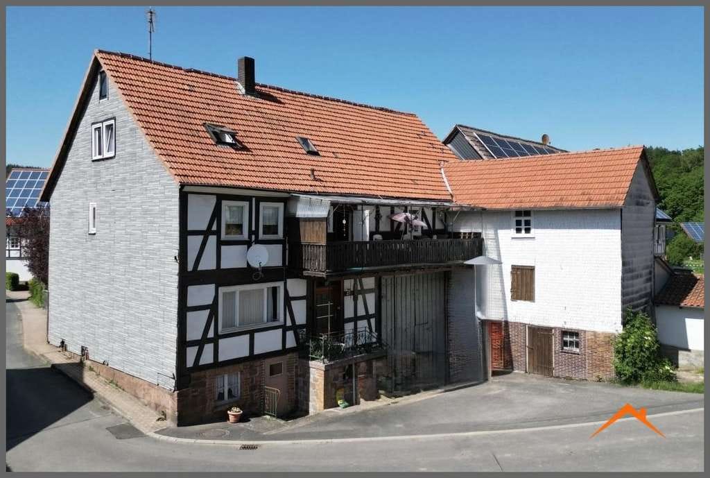 Immobilie in Knüllwald - Charmantes Wohnhaus mit Nebengebäude - Bild 0