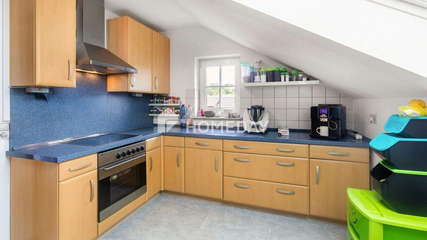 Immobilie in Königsbach-Stein - Sonnenbalkon, Raumgefühl, Ruhe - diese DG-Wohnung hat das gewisse Extra - Bild 3