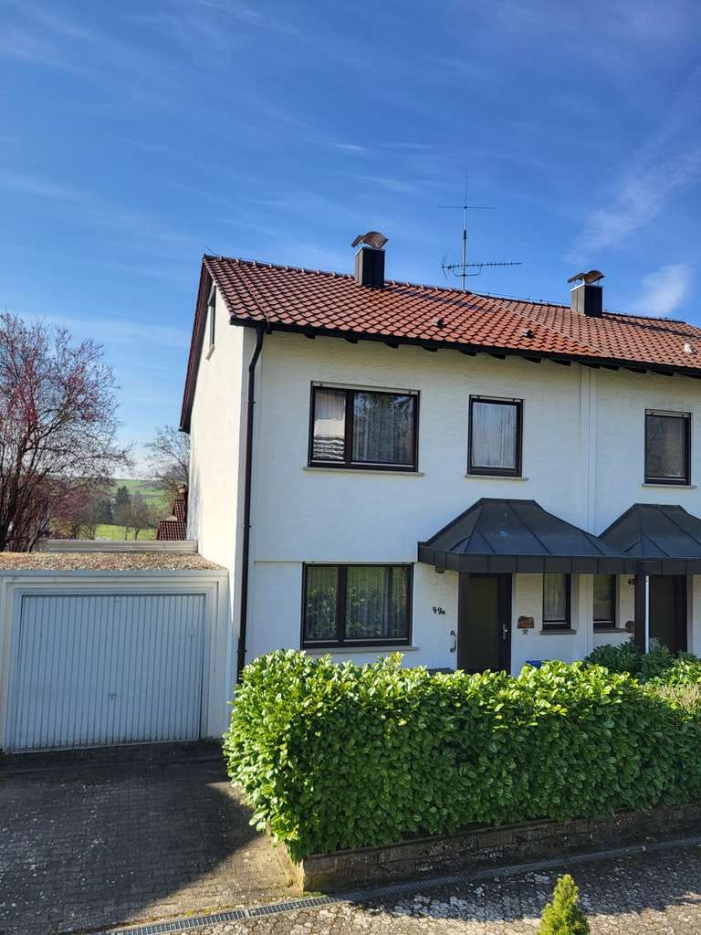 Immobilie in Großbettlingen - Doppelhaushälfte mit Garage und Stellplatz - Bild 0