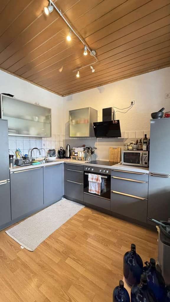 Immobilie in Eisenberg (Pfalz) - Einfamilienhaus mit großem Grundstück zu verkaufen! - Bild 1