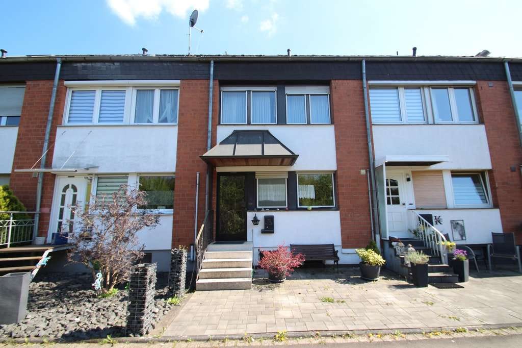 Immobilie in Lohmar - Mit 3D: Reihenhaus mit Terrasse & viel Potenzial – 
Ihr neues Zuhause wartet! - Bild 2