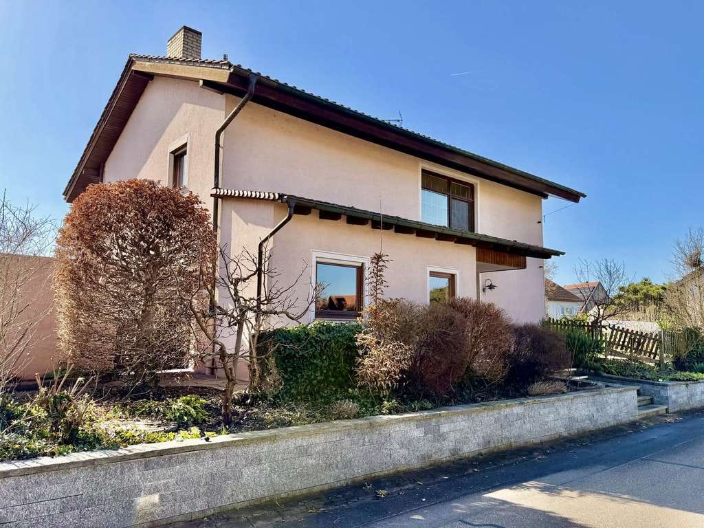 Immobilie in Sasbach am Kaiserstuhl - Charmantes Einfamilienhaus mit 5,5 Zimmern und großzügigem Grundstück - Bild 0