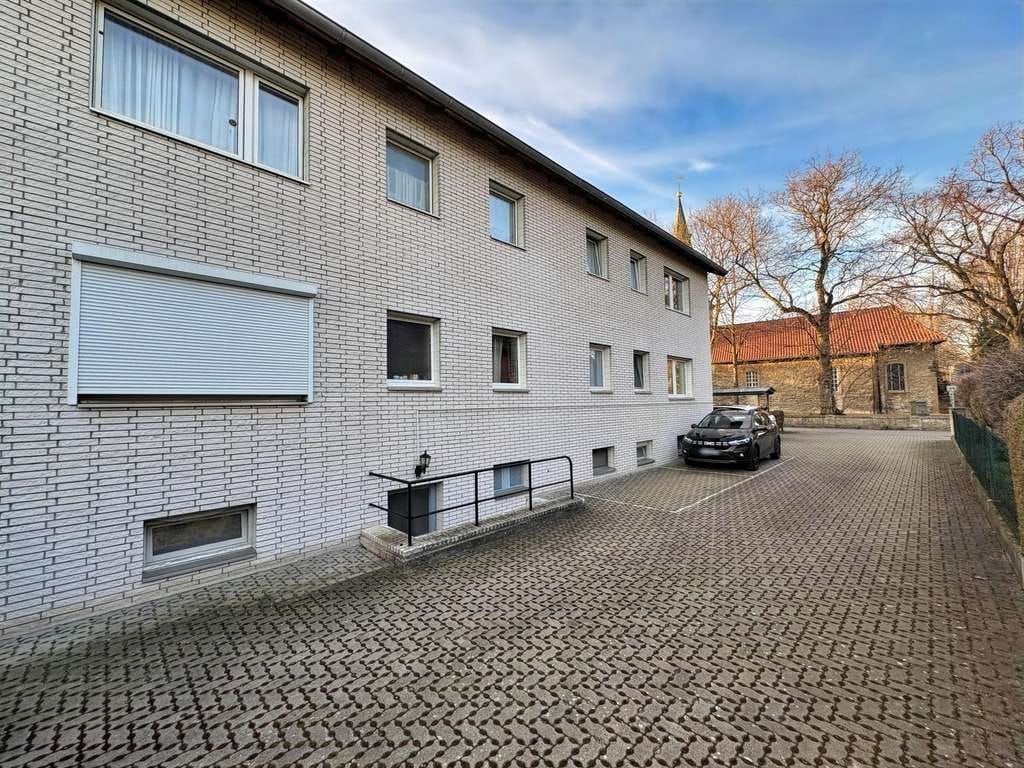 Immobilie in Sarstedt - Gepflegtes 4-Familienhaus als attraktive Kapitalanlage - Bild 2