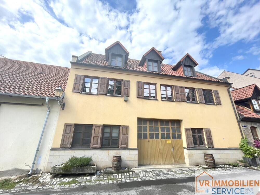Immobilie in Bad Königshofen im Grabfeld - Stadtleben und Natur vereint - Wohnhaus mit Halle und Gartenparadies in 97631 Bad Königshofen! - Bild 1