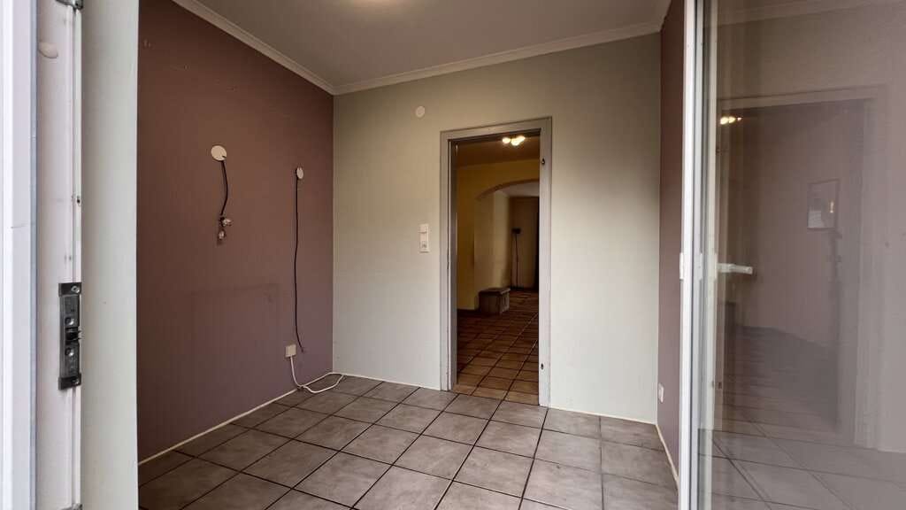 Immobilie in Alsdorf - Sanierungsbedürftiges Einfamilienhaus
mit sonnigem Grundstück in ruhiger Lage - Bild 4