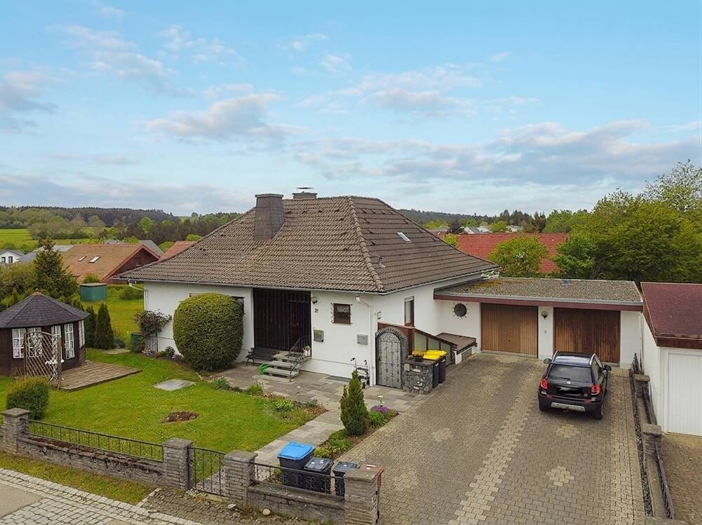 Immobilie in Löffingen - *** Gepflegtes Wohnhaus mit tollem Garten in Löffingen-Seppenhofen! *** - Bild 2