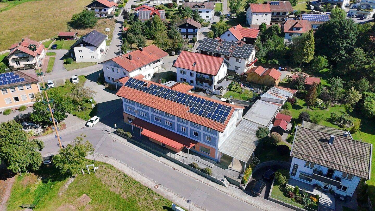 Immobilie in Böbrach - Ehemalige Bäckerei/Café  - jetzt Chance für moderne Wohnungen - Bild 2