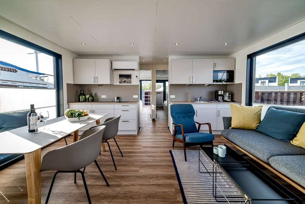 Immobilie in Peenemünde - Hausboot im Yachthafen von Peenemünde!  Ca. 44m² möblierte Fläche, 2 Schlafzimmer, Kamin & Terrasse! - Bild 4