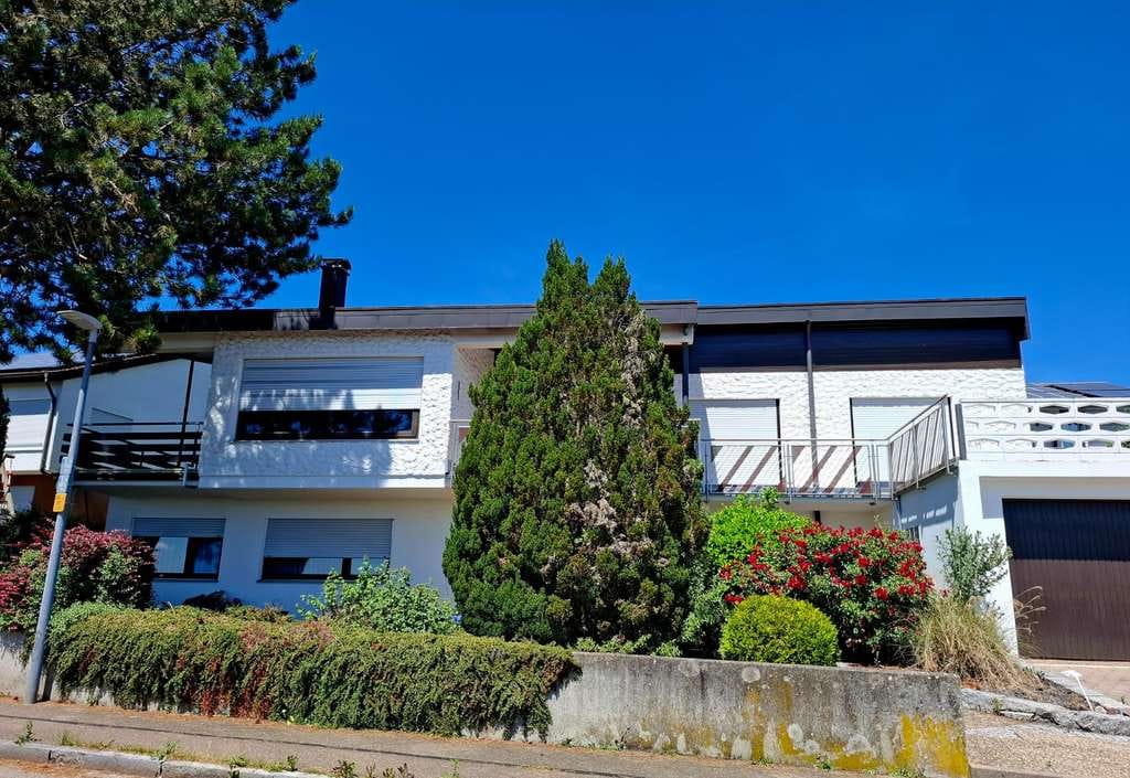 Immobilie in Herbrechtingen - Einzigartiger Panoramablick über Herbrechtingen – Großzügiges Einfamilienhaus mit Einliegerwohnung - Bild 1