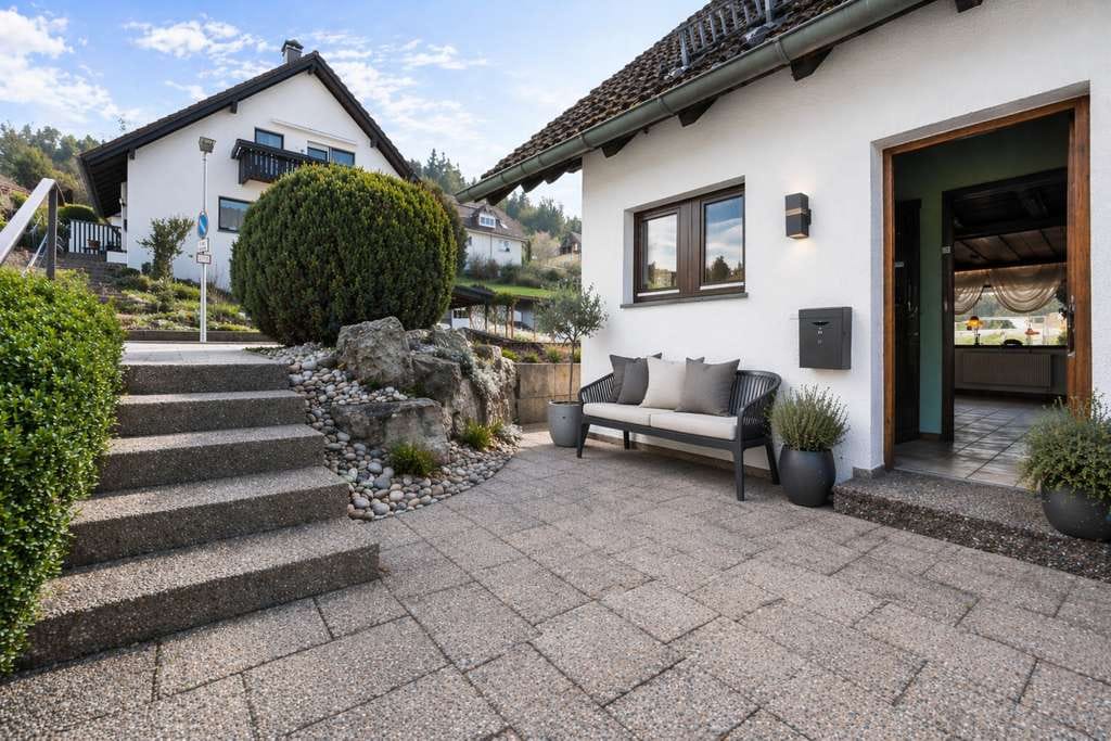 Immobilie in Seewald - Charmantes Reihenendhaus in Seewald mit sonnigem Balkon & Terrasse – ruhige Lage an der Erzgrube - Bild 2