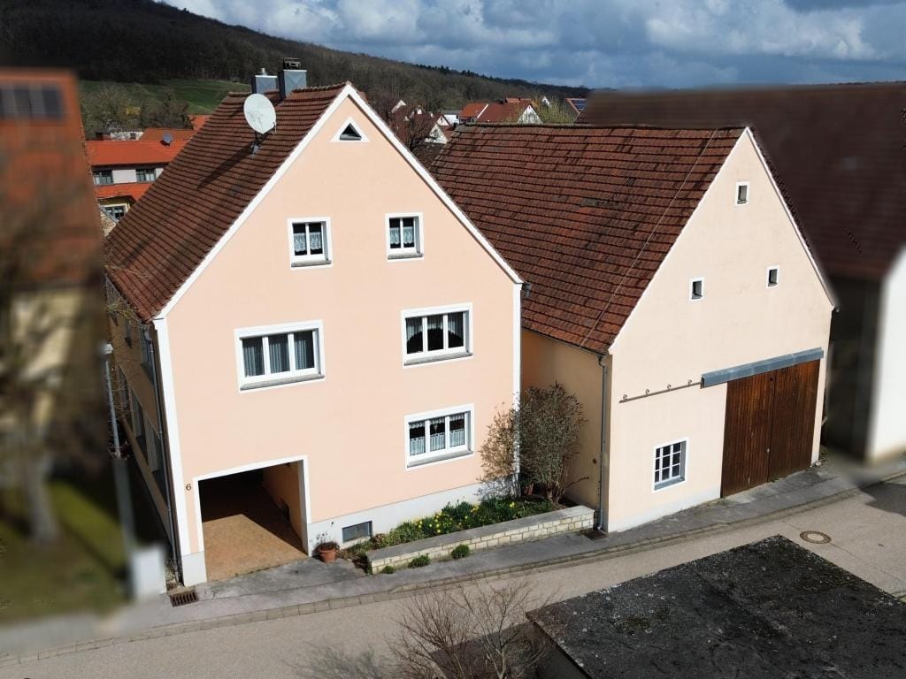Immobilie in Meinheim - Gepflegtes Einfamilienhaus mit Nebengebäude und Entwicklungspotenzial - Bild 0