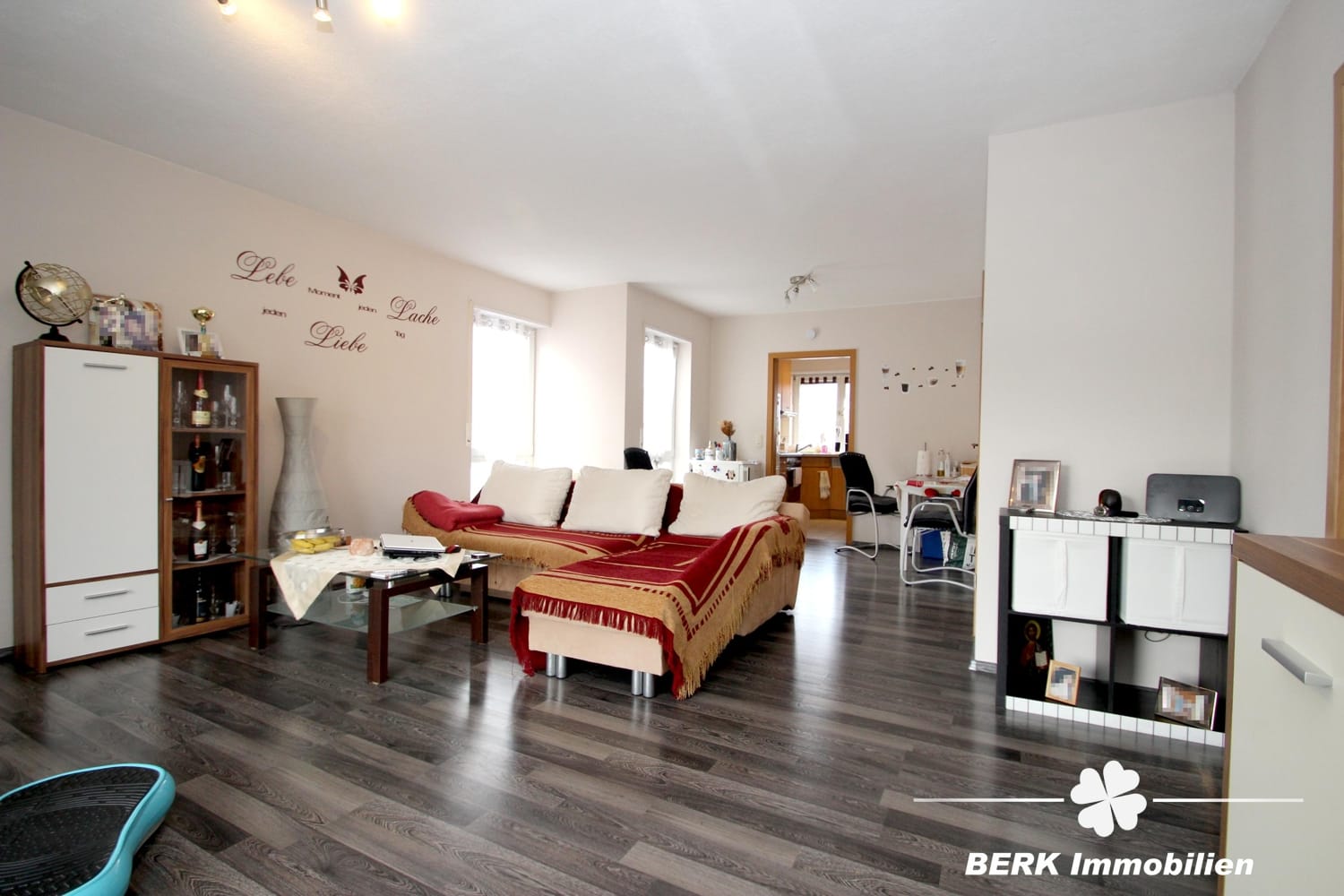 Immobilie in Stockstadt am Main - BERK Immobilien - Gepflegte 2-Zimmer-ETW in toller Lage mit EBK, großem Balkon & PKW-Stellplatz - Bild 1