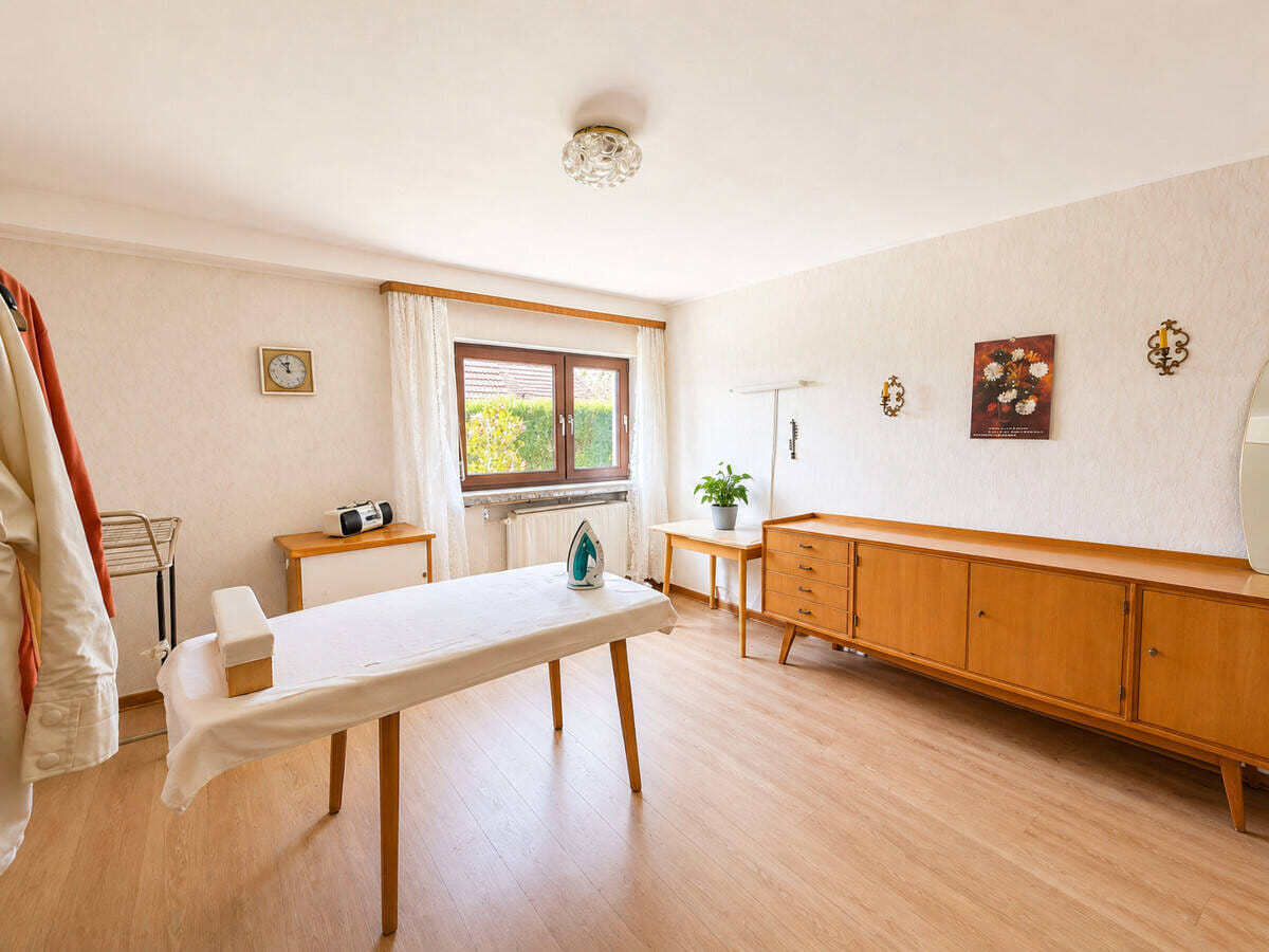 Immobilie in Hofgeismar - Großzügiges Zweifamilienhaus mit zusätzl. Einheit - für Familie, Mehrgeneration oder Kapitalanlage - Bild 3