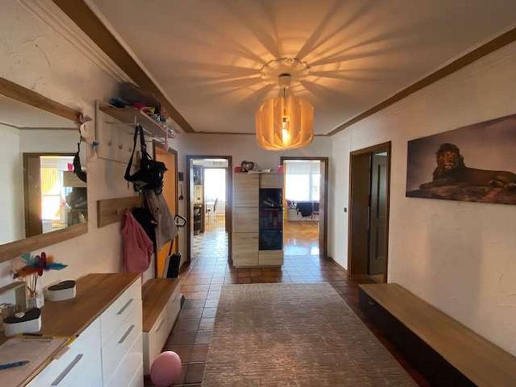 Immobilie in Memmingen - Solide Kapitalanlage: 4,5-Zimmer-Wohnung in Memmingen mit TG & 2 Balkonen, perfekte Anbindung an A7 - Bild 2