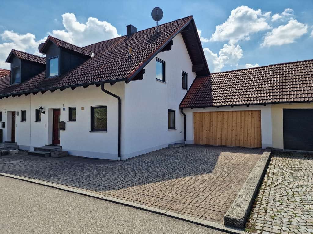 Immobilie in Obersüßbach - Gepflegte Doppelhaushälfte mit PV-Anlage, Kachelofen, Balkon, Terrasse und Garage - Bild 1