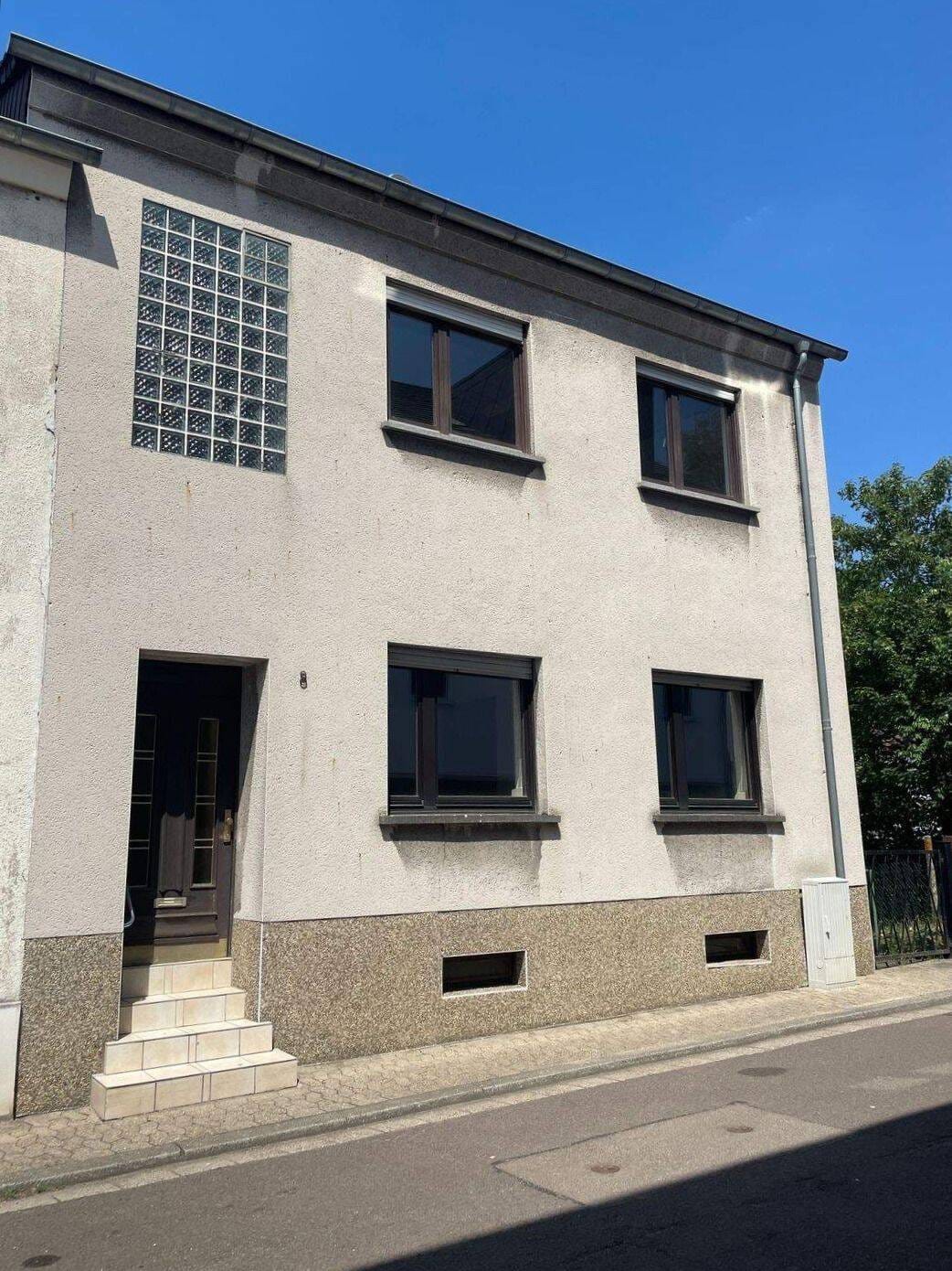 Immobilie in Sankt Ingbert - St. Ingbert-Rohrbach - Helles Einfamilienwohnhaus in zentraler und ruhiger Lage  - Bild 0