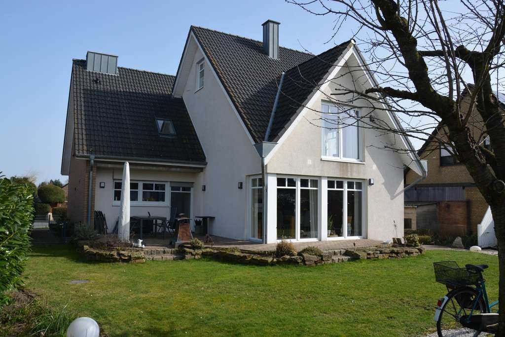 Immobilie in Nordwalde - Modernisiertes Familienhaus mit großem Süd-West-Garten, Photovoltaik und Wärmepumpe - Bild 0