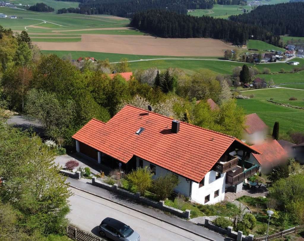 Immobilie in Wegscheid - Ankommen und durchatmen! Wohnen mit Panorama-Ausblick!  - Bild 2