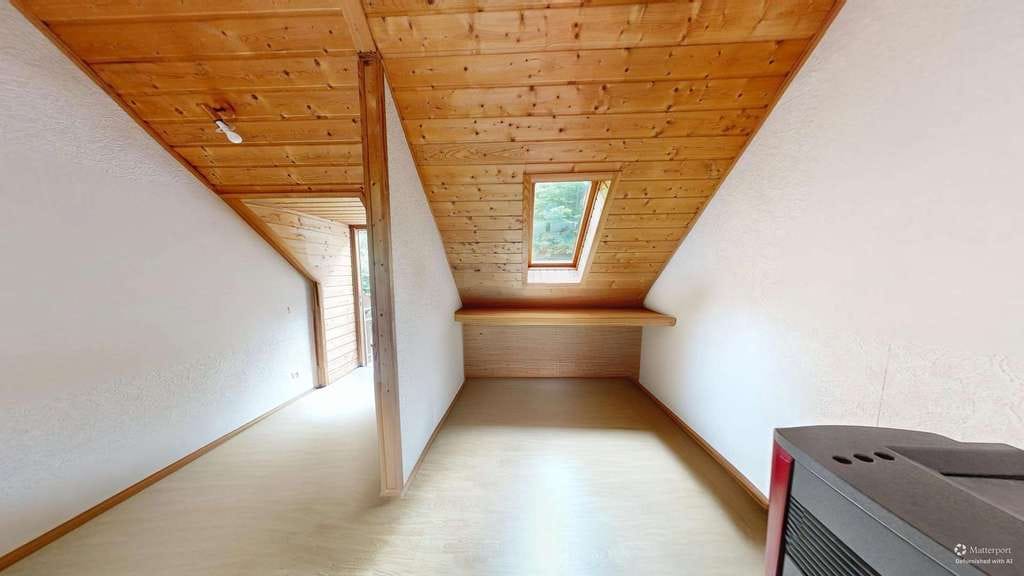 Immobilie in Lemberg - Zwischen Wald und Wohnkomfort – Gepflegtes Zweifamilienhaus mit großem Naturgrundstück - Bild 3