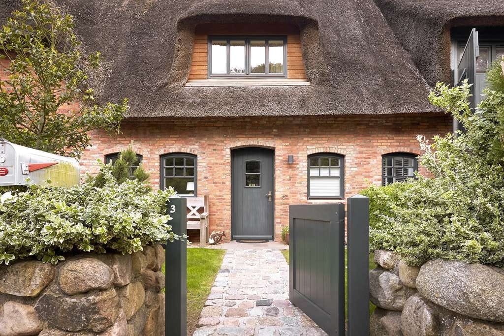 Immobilie in Oevenum - Exklusives Mittelhaus unter Reet - mit eigenem Garten und als Ferienwohnung genehmigt - Bild 0