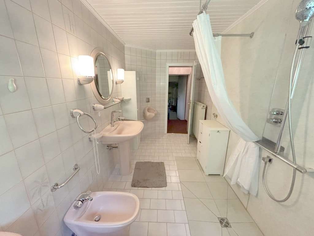 Immobilie in Greimerath - Gepflegte Doppelhaushälfte mit Terrasse, schönem Garten, Keller, großer Garage und viel Stauraum - Bild 4