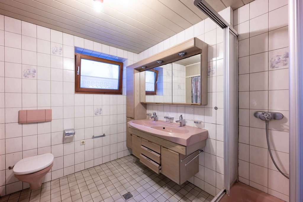 Immobilie in Hirrlingen - Einfamilienhaus mit weitläufigem Garten, Werkstatt und viel Platz zur Entfaltung - Bild 3
