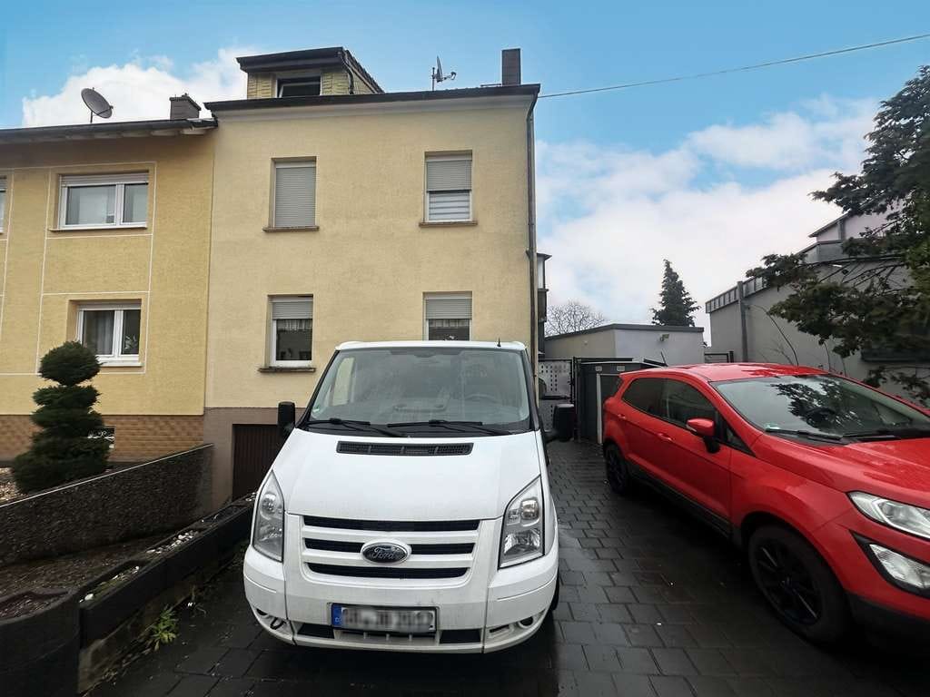 Immobilie in Wadgassen - Charmantes Einfamilienhaus mit Garage und pflegeleichtem Garten - Bild 0