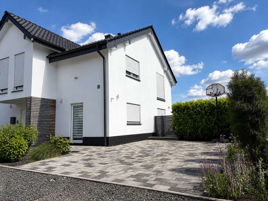 Immobilie in Flieden - Modernes Einfamilienhaus in Flieden – 160 m², Doppelgarage & hochwertiger Ausstattung - Bild 1
