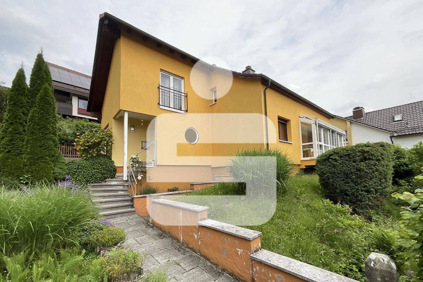 Immobilie in Bad Brückenau - Kernsaniertes Zuhause mit Wohlfühlfaktor - Kachelofen, Terrasse und ruhige Lage - Bild 0