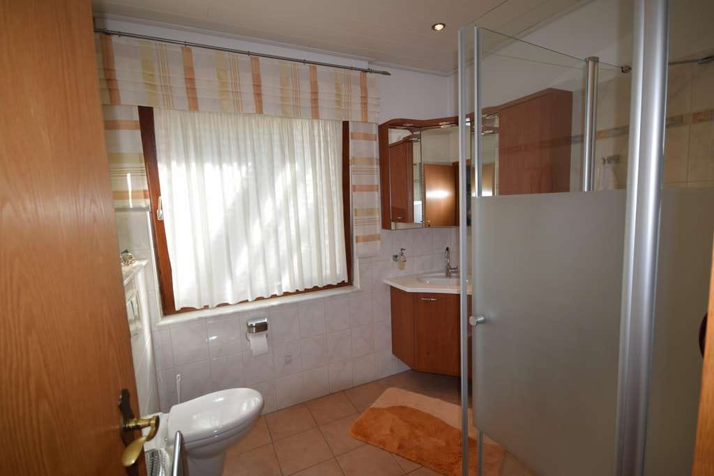 Immobilie in Diepholz - Gepflegtes, saniertes Zweifamilienhaus mit Wintergarten und Einlieger in Diepholz  - Bild 2