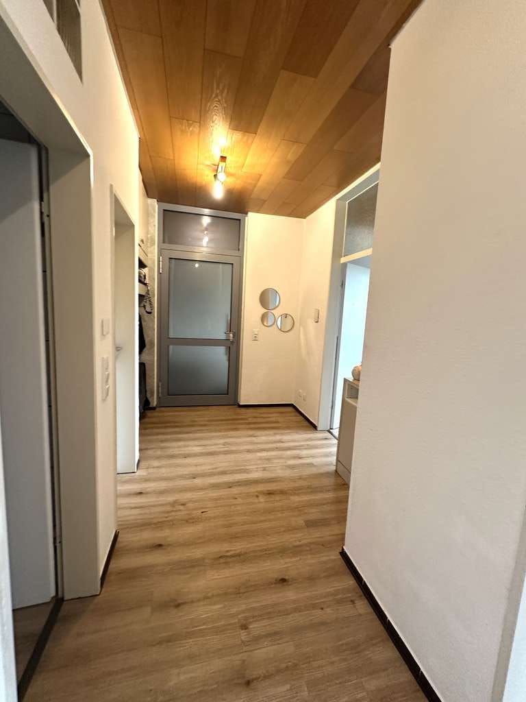 Immobilie in Niederzier - Schickes, modernes 2-Familienhaus mit drei Garagen in 52382 Niederzier - Bild 3