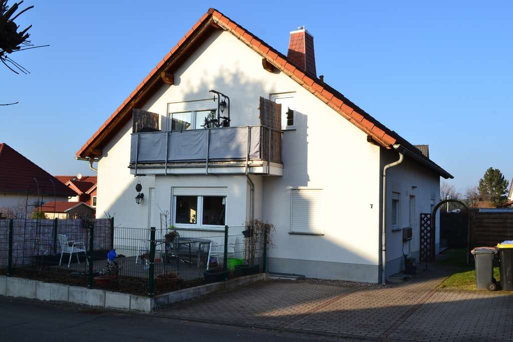 Immobilie in Amt Wachsenburg - Ein Dachgeschoß-Eigentumswohnung mit Stellplatz und Balkon in ruhiger ländlich idyllischer Lage - Bild 1