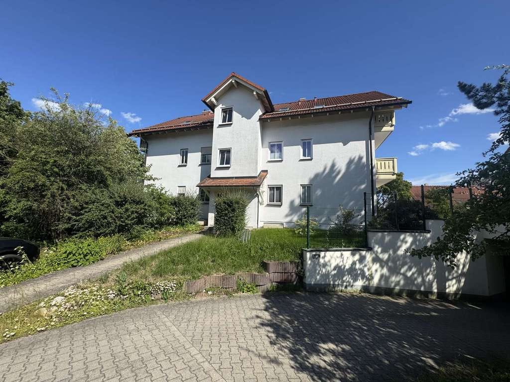 Immobilie in Klingenberg - ***Schicke 2 Raumwohnung mit zwei Balkonen, Bad mit Fenster, Abstellraum, TG-Stellplatz*** - Bild 1