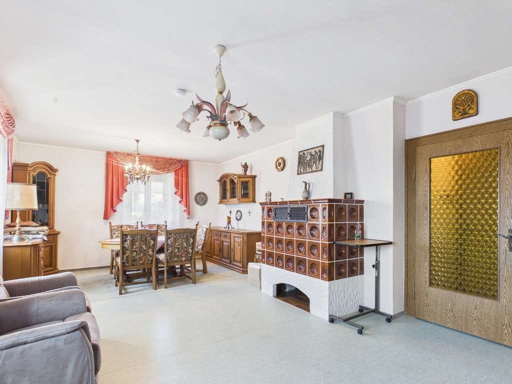 Immobilie in Ebern - Charmantes Siedlungshaus mit schönem Garten - Bild 3