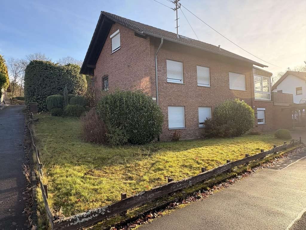 Immobilie in Burbach - Gepflegtes Ein-/Zweifamilienhaus in sonniger Lage von Niederdresselndorf! - Bild 0